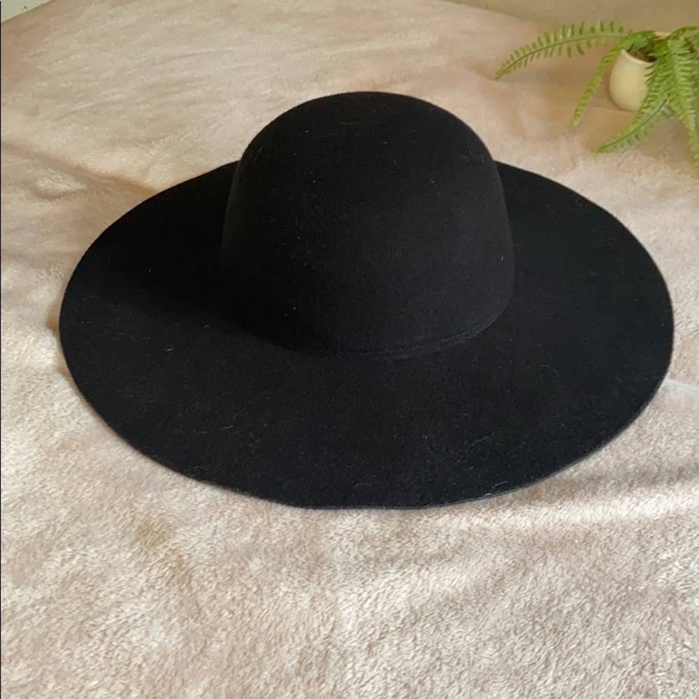 Black wide brim floppy hat feels like a thick felt